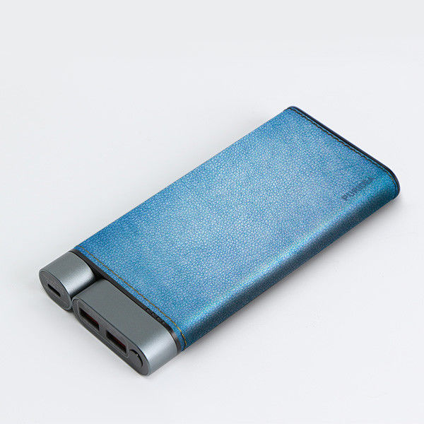 Effiziente 10000mAh Powerbank mit Metallschalen und 3 Ports - Laden Sie jedes USB-C Gerät auf!
